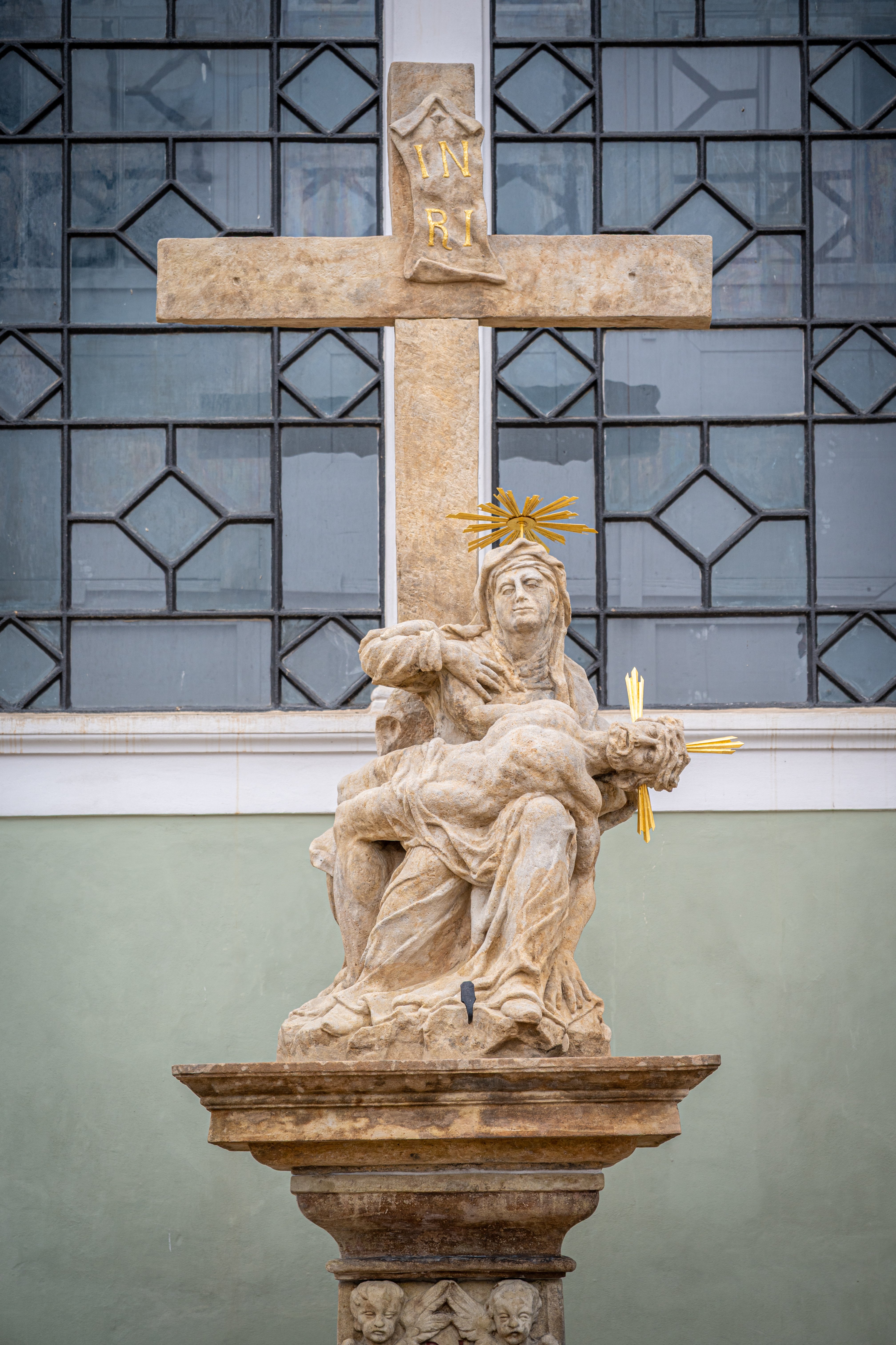 SOCHA PIETY JE ZPĚT NA SVÉM MÍSTĚ