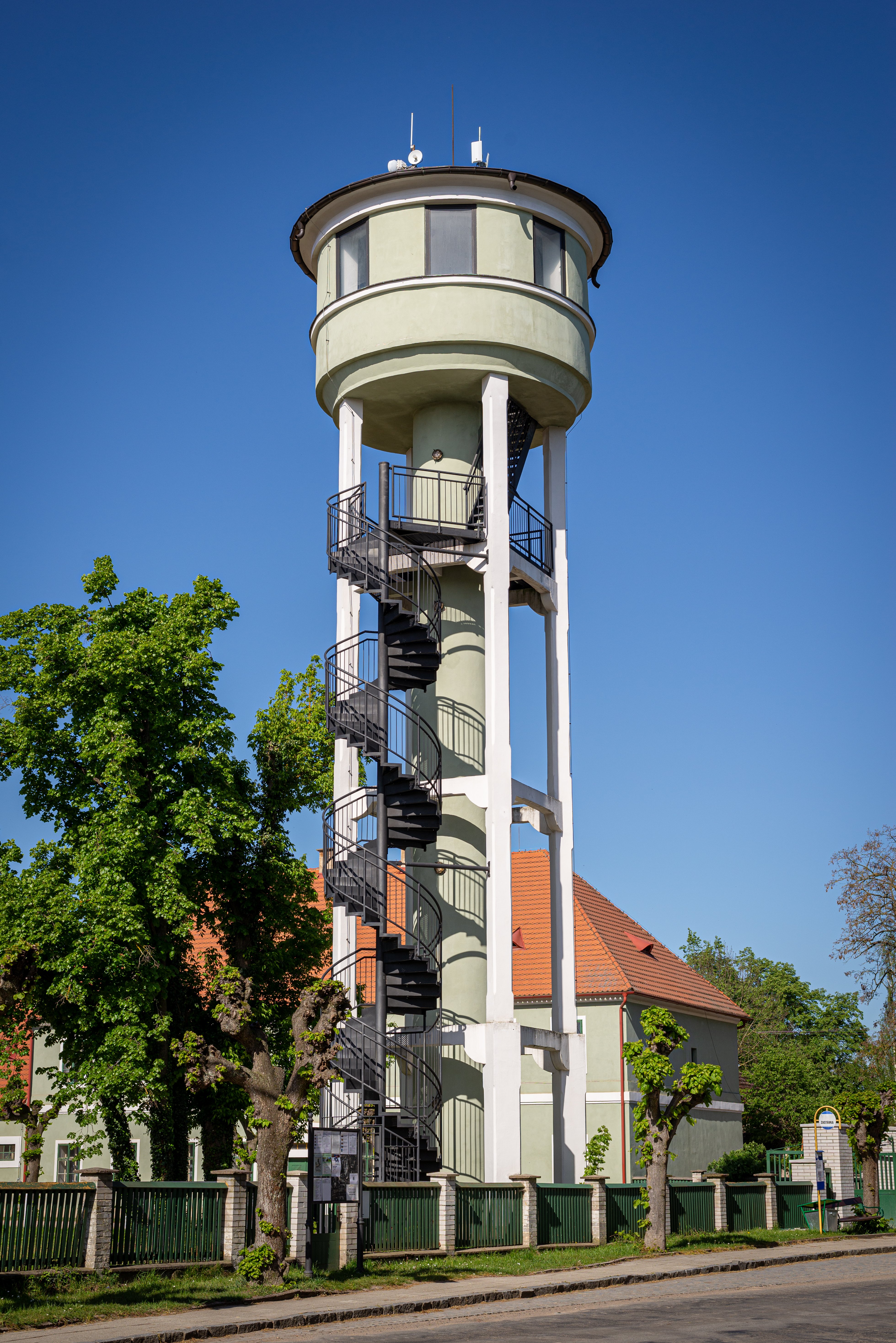 O ČERVENCOVÝCH STÁTNÍCH SVÁTCÍCH DO NÁRODNÍHO HŘEBČÍNA